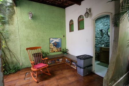 Casa à venda com 200m², 3 quartos e 2 vagasVaranda