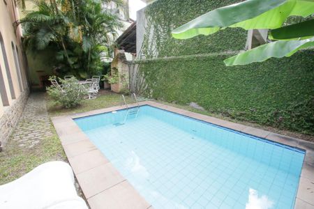 Casa à venda com 200m², 3 quartos e 2 vagasPiscina
