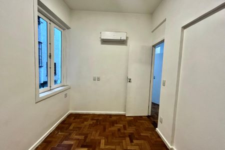 Quarto 1 de apartamento à venda com 2 quartos, 50m² em Jardim Botânico, Rio de Janeiro