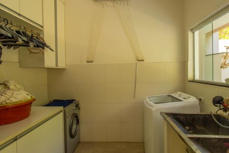 Casa de condomínio para alugar com 660m², 5 quartos e 10 vagasÁrea de Serviço