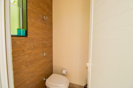 Casa de condomínio para alugar com 660m², 5 quartos e 10 vagasBanheiro area piscina