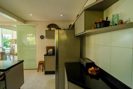 Casa de condomínio para alugar com 660m², 5 quartos e 10 vagasCozinha