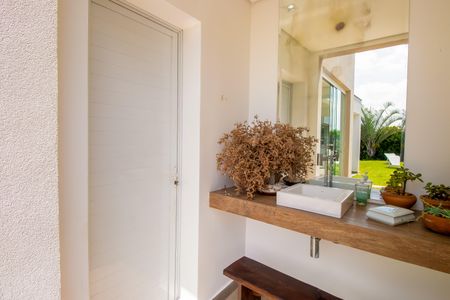 Casa de condomínio para alugar com 660m², 5 quartos e 10 vagasBanheiro area piscina