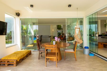 Casa de condomínio para alugar com 660m², 5 quartos e 10 vagasEspaço externo