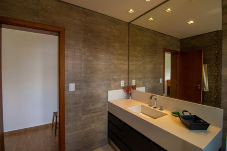 Casa de condomínio para alugar com 660m², 5 quartos e 10 vagasBanheiro do Quarto 5 - Suite