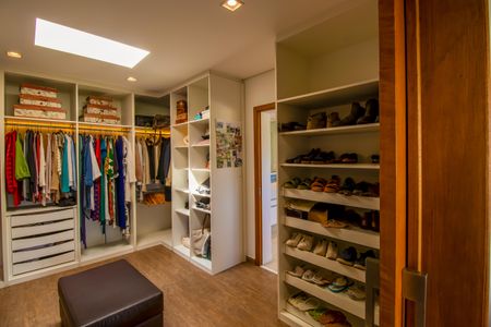 Casa de condomínio para alugar com 660m², 5 quartos e 10 vagasCloset do Quarto 3 - Suíte