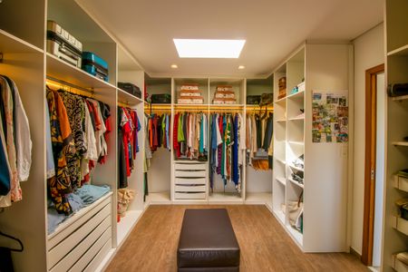 Casa de condomínio para alugar com 660m², 5 quartos e 10 vagasCloset do Quarto 3 - Suíte