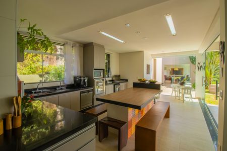 Casa de condomínio para alugar com 660m², 5 quartos e 10 vagasCozinha