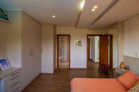 Casa de condomínio para alugar com 660m², 5 quartos e 10 vagasQuarto 4 - Suíte