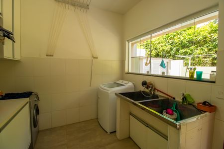 Casa de condomínio para alugar com 660m², 5 quartos e 10 vagasÁrea de Serviço