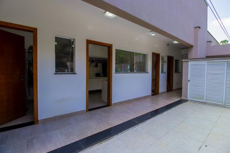 Casa de condomínio para alugar com 660m², 5 quartos e 10 vagasArea Lateral