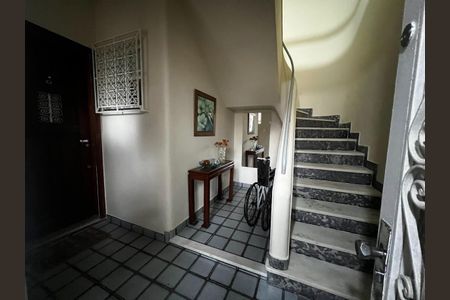 Apartamento à venda com 94m², 3 quartos e sem vaga Apartamento à venda com 94m², 3 quartos e sem vagaHall