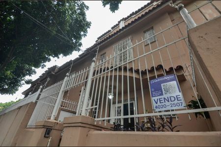 Apartamento à venda com 94m², 3 quartos e sem vaga Apartamento à venda com 94m², 3 quartos e sem vagaFachada