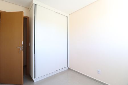 Casa de condomínio para alugar com 81m², 3 quartos e 2 vagasSuíte 2