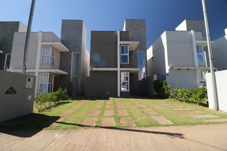 Casa de condomínio para alugar com 81m², 3 quartos e 2 vagasFachada