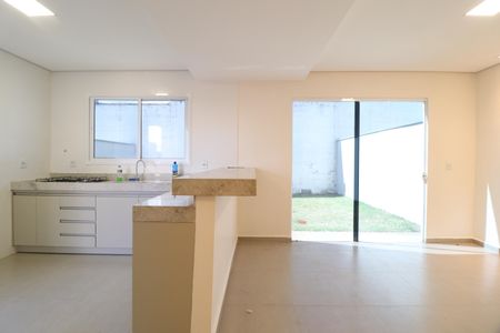 Casa de condomínio para alugar com 81m², 3 quartos e 2 vagasCozinha