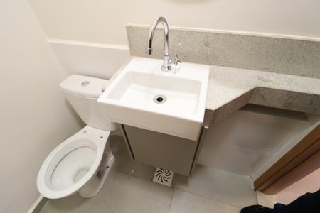 Lavabo de casa de condomínio para alugar com 3 quartos, 81m² em Granja Marileusa, Uberlândia