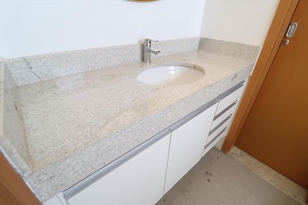 Casa de condomínio para alugar com 81m², 3 quartos e 2 vagasBanheiro da Suíte 1 e 2