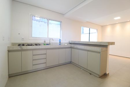 Casa de condomínio para alugar com 81m², 3 quartos e 2 vagasCozinha