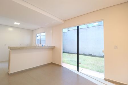 Casa de condomínio para alugar com 81m², 3 quartos e 2 vagasCopa
