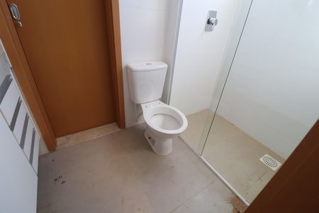 Casa de condomínio para alugar com 81m², 3 quartos e 2 vagasBanheiro da Suíte 1 e 2