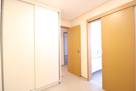 Casa de condomínio para alugar com 81m², 3 quartos e 2 vagasSuíte