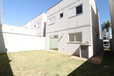Casa de condomínio para alugar com 81m², 3 quartos e 2 vagasQuintal