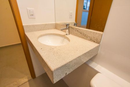 Casa de condomínio para alugar com 80m², 3 quartos e 2 vagasBanheiro da Suite