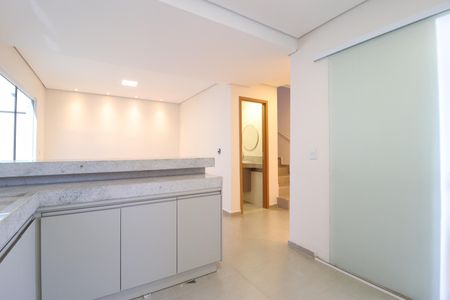 Casa de condomínio para alugar com 81m², 3 quartos e 2 vagasCozinha