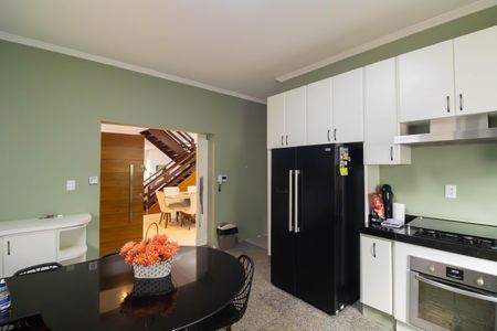 Casa à venda com 560m², 4 quartos e 8 vagas