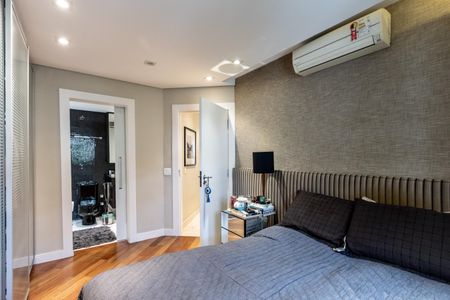 Apartamento à venda com 248m², 4 quartos e 4 vagasQuarto 3 - Suite