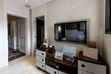 Apartamento à venda com 248m², 4 quartos e 4 vagasSala de TV