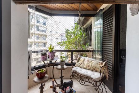 Apartamento à venda com 248m², 4 quartos e 4 vagasVaranda