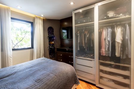 Apartamento à venda com 248m², 4 quartos e 4 vagasQuarto 3 - Suite