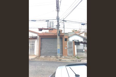 Casa para alugar com 140m², 2 quartos e 1 vaga Casa para alugar com 140m², 2 quartos e 1 vagaFachada