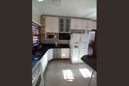 Casa para alugar com 272m², 4 quartos e 2 vagasCozinha