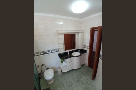 Casa para alugar com 272m², 4 quartos e 2 vagasBanheiro