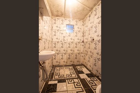 Banheiro de casa para alugar com 1 quarto, 60m² em Jardim Salete, Taboão da Serra