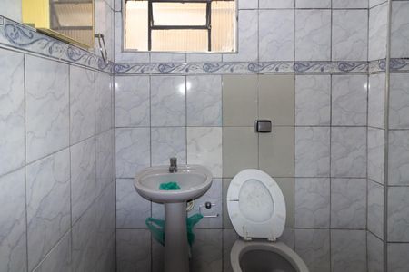 Banheiro de casa para alugar com 1 quarto, 50m² em Vila Tolstoi, São Paulo