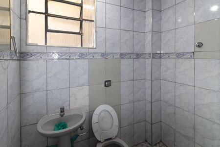 Banheiro de casa para alugar com 1 quarto, 50m² em Vila Tolstoi, São Paulo