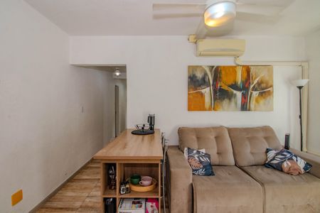 Sala de apartamento à venda com 3 quartos, 70m² em Jardim Sabará, Porto Alegre