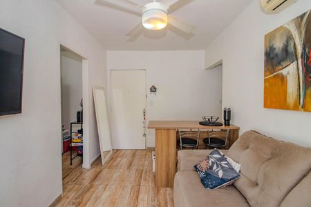 Sala de apartamento à venda com 3 quartos, 70m² em Jardim Sabará, Porto Alegre