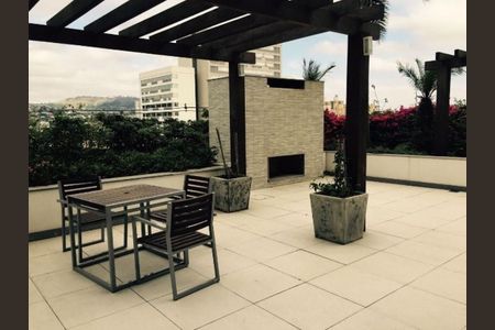 Apartamento à venda com 1 quarto, 64m² em Jardim do Salso, Porto Alegre