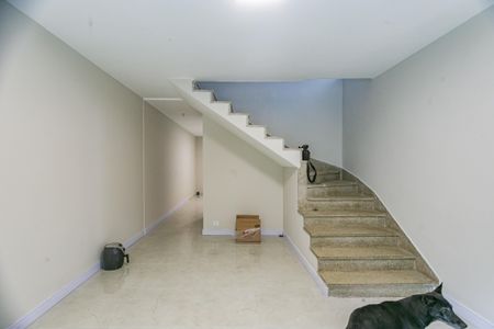 Casa à venda com 135m², 2 quartos e 2 vagas Casa à venda com 135m², 2 quartos e 2 vagasSala