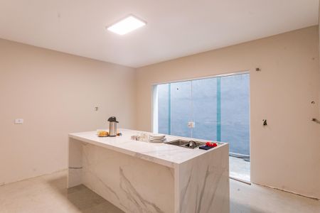 Casa à venda com 135m², 2 quartos e 2 vagas Casa à venda com 135m², 2 quartos e 2 vagasCozinha