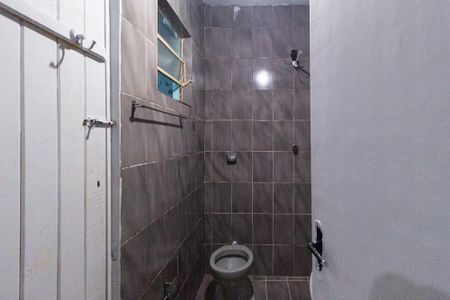 Banheiro de casa para alugar com 2 quartos, 58m² em Cidade Ariston Estela Azevedo, Carapicuíba