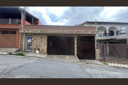 Casa para alugar com 150m², 3 quartos e 8 vagasFachada