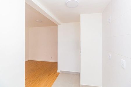 Cozinha de apartamento para alugar com 2 quartos, 59m² em Jardim Sabará, Porto Alegre