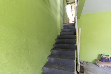 Casa à venda com 120m², 3 quartos e 2 vagas Casa à venda com 120m², 3 quartos e 2 vagasEscada