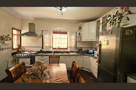 Casa à venda com 250m², 3 quartos e 4 vagas